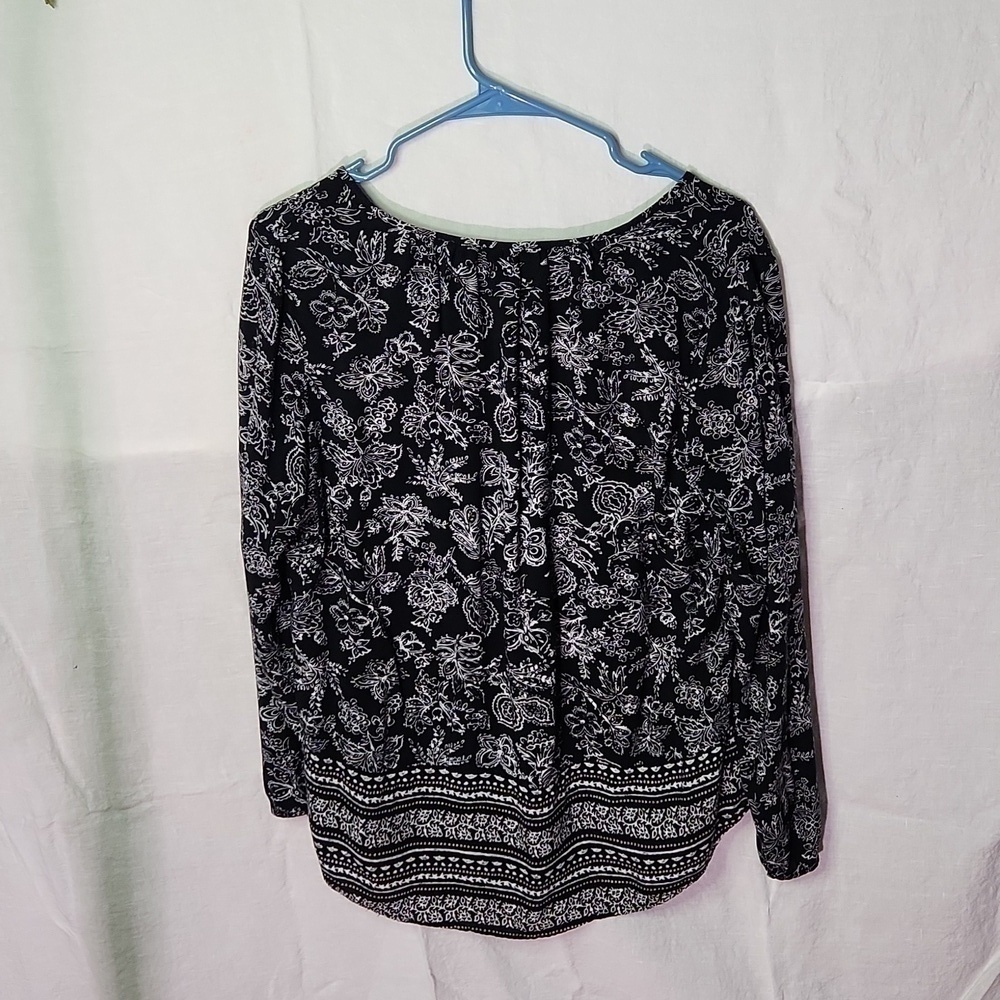 Old Navy Black Blouse with White Flowers - Picture 2 of 6